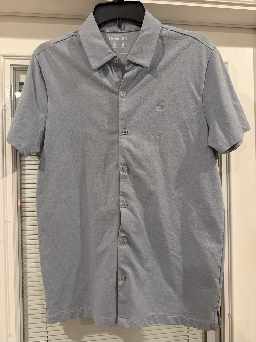 Calvin Klein Men's Light Blue Short-Sleeve Button-Down Shirt